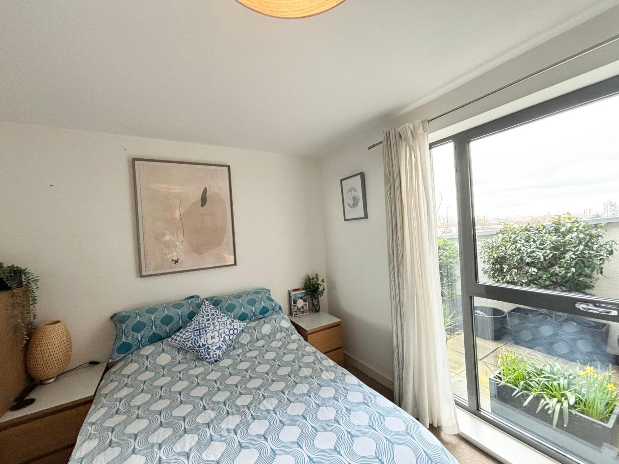 Mid-century Modern Flat With Panoramic Views * London