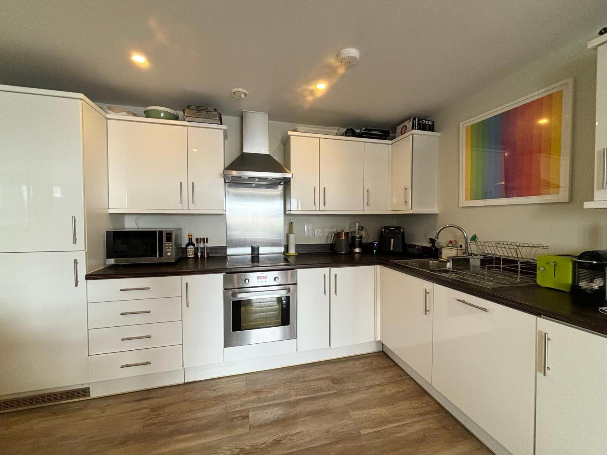 Mid-century Modern Flat With Panoramic Views *