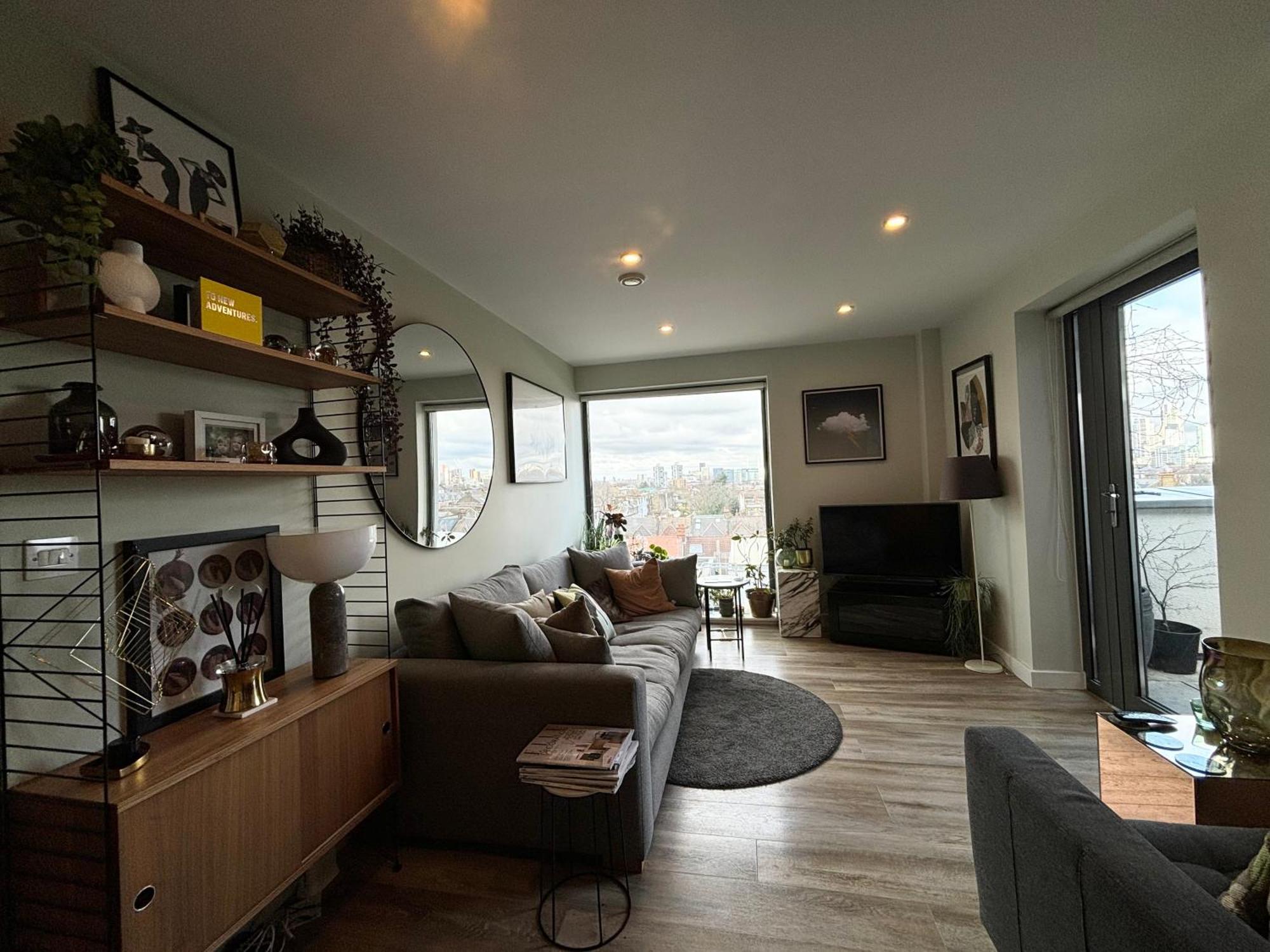 Mid-century Modern Flat With Panoramic Views * London
